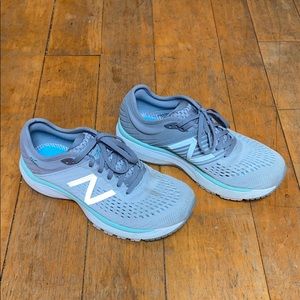New Balance 860v10 sneakers size 8